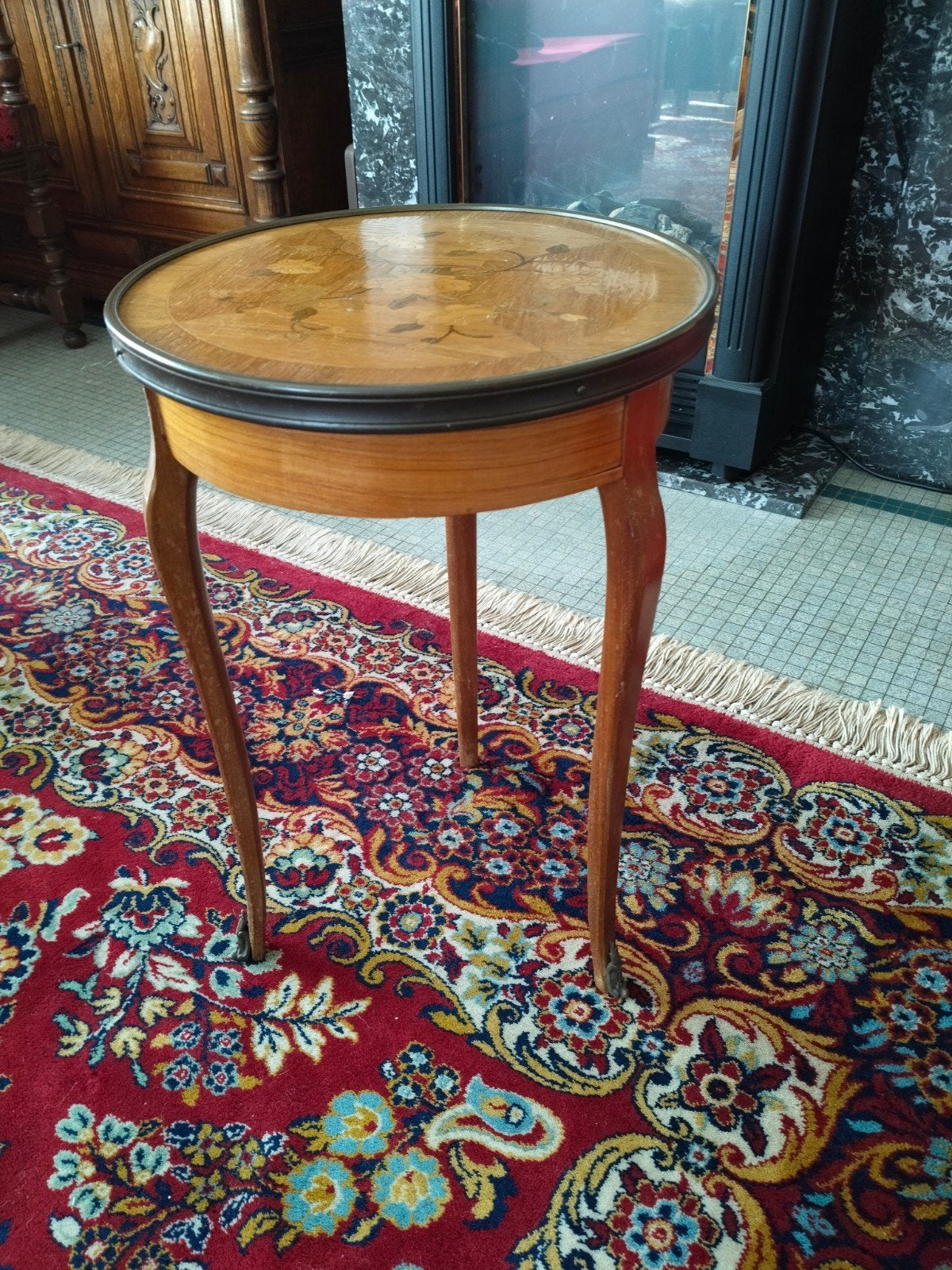 Petite table ronde en marqueterie, Enlèvement