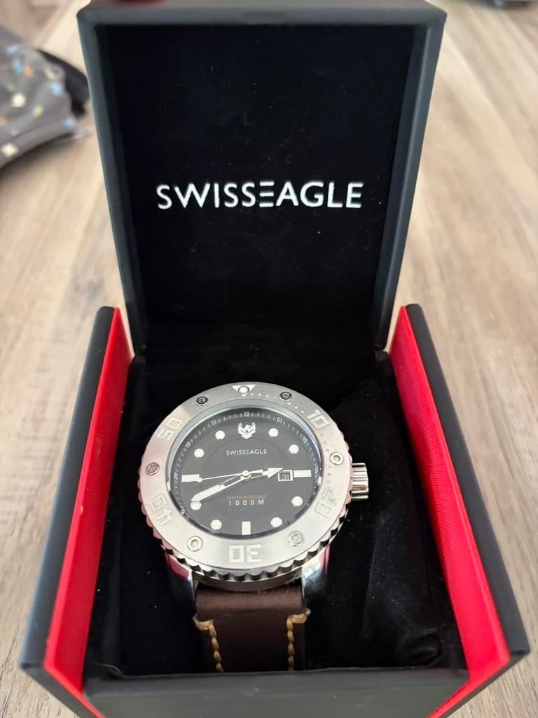 Swiss Eagle duikhorloge topstaat!, Leer, Staal, Polshorloge, Ophalen of Verzenden