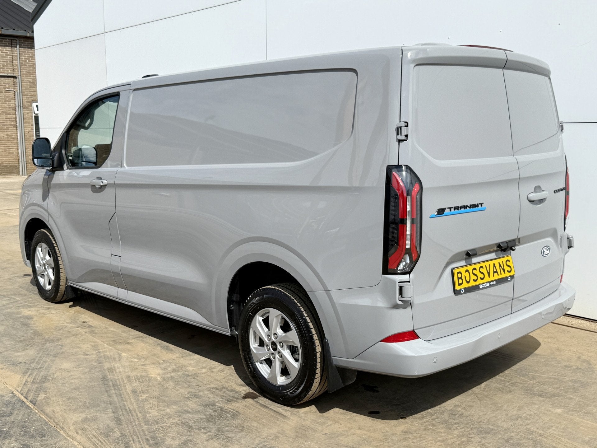 Ford E-Transit Custom 65 kWh 218PK Elektrisch 344km WLTP 230, Auto's, Bestelwagens en Lichte vracht, Automaat, Gebruikt, Zwart