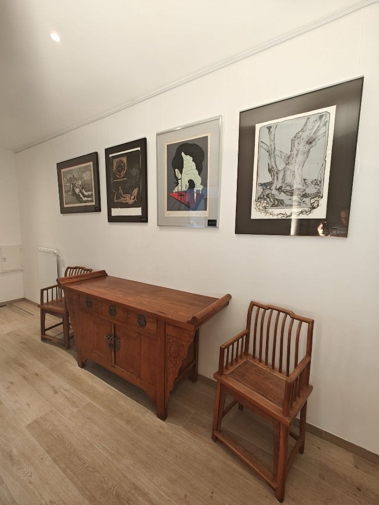 Noord-Chinese dressoir(handgesneden) met 2Huanghuali stoelen, Ophalen, Gebruikt, 150 tot 200 cm, Met deur(en)