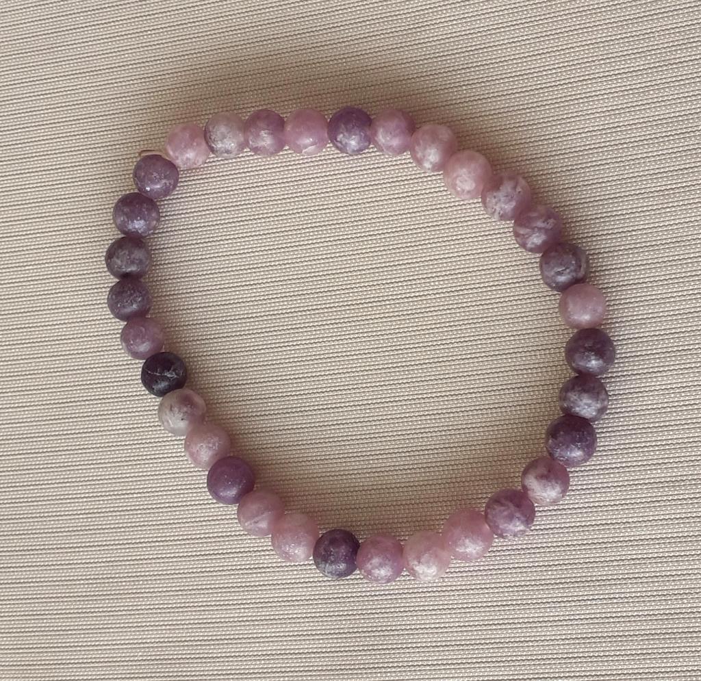Kralenarmband paarse mica lepodoliet, Handtassen en Accessoires, Armbanden, Overige materialen, Met bedels of kralen, Paars, Nieuw