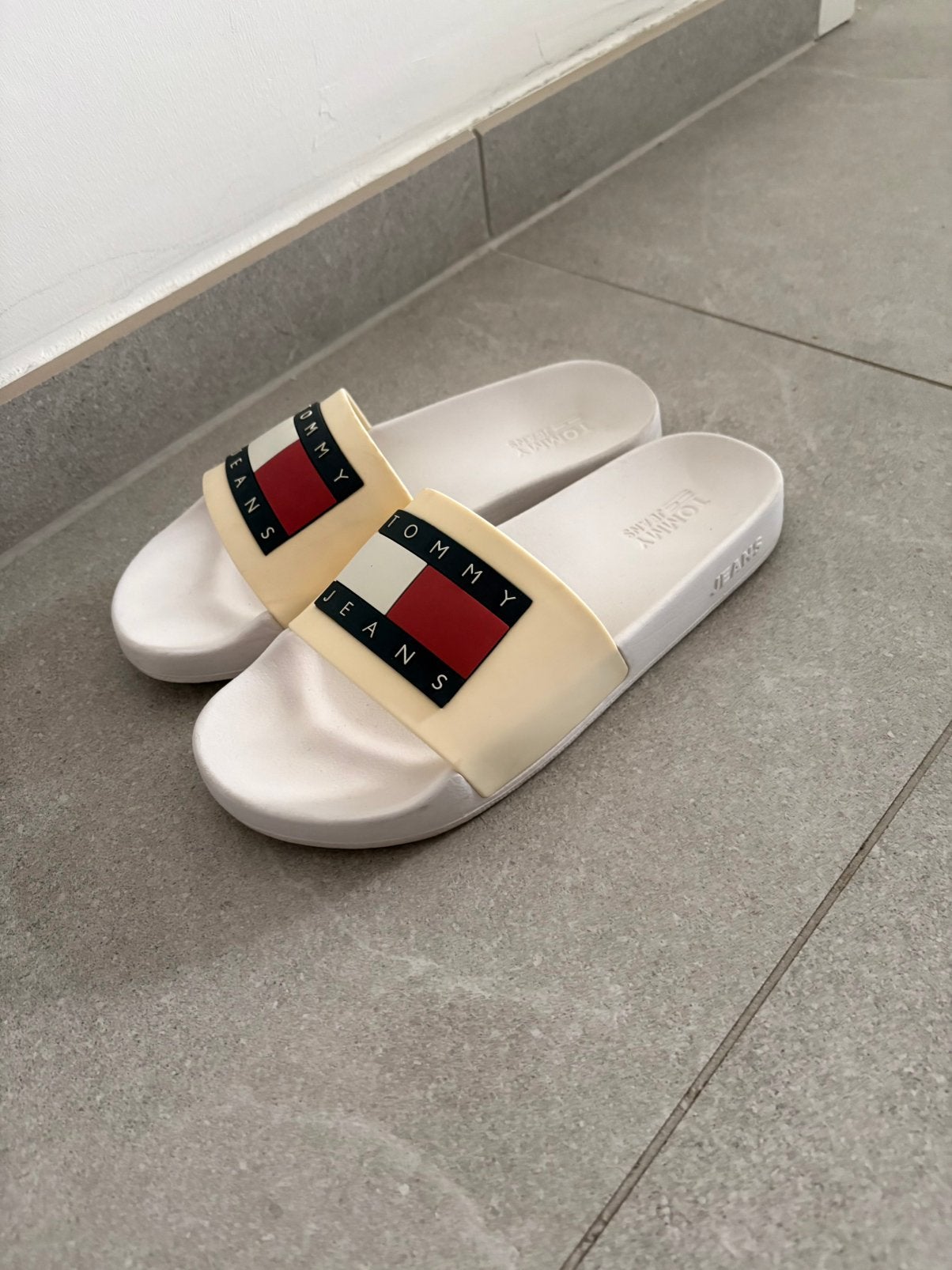 Tommy Hilfiger slippers maat 39, Kleding | Heren, Ophalen of Verzenden, Zo goed als nieuw, Slippers