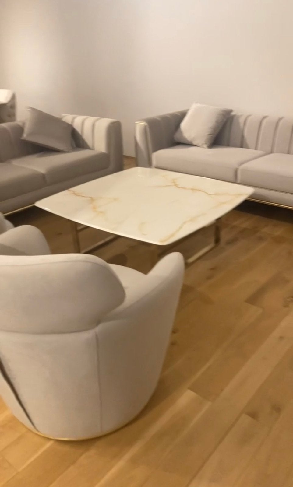 Salon canape beige avec table, Enlèvement, Comme neuf