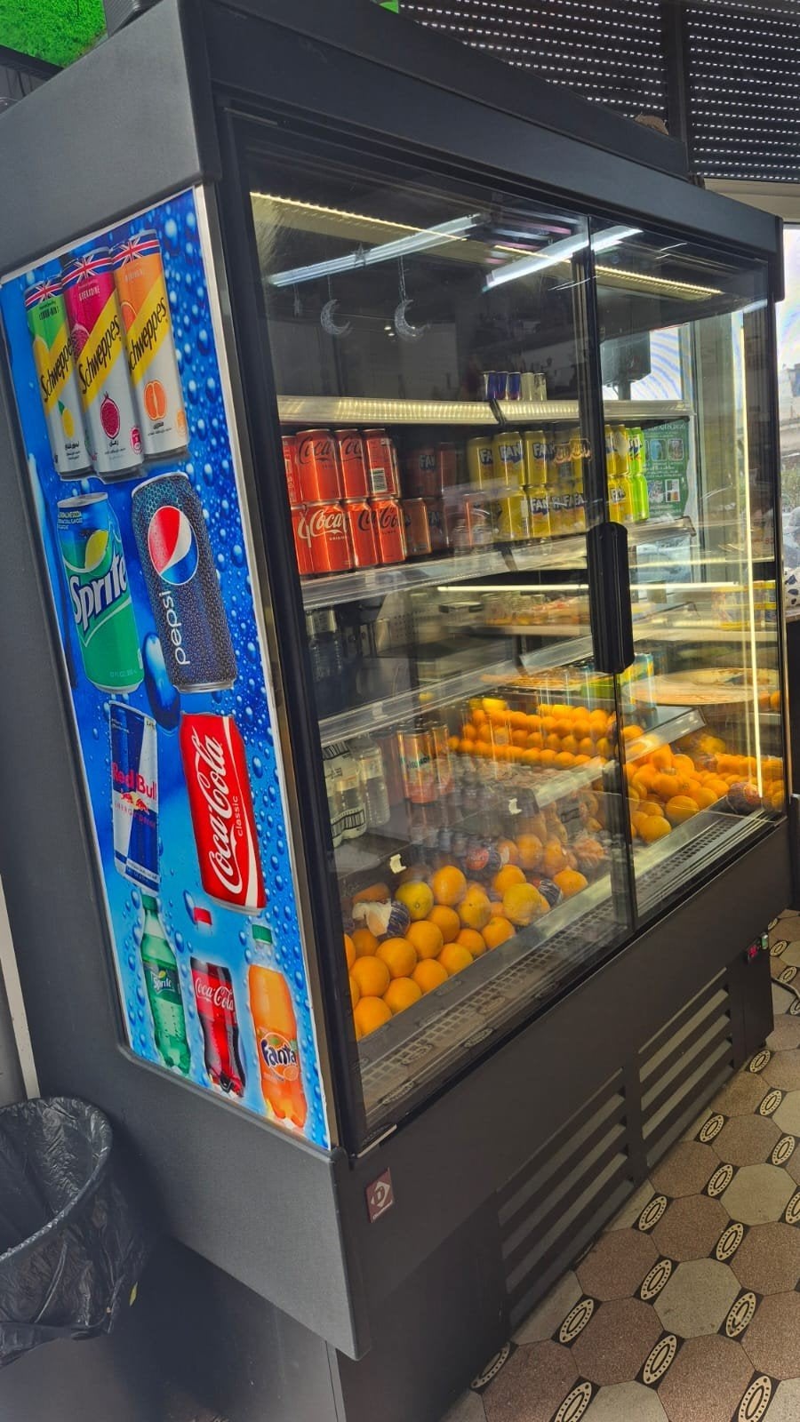 Grand frigo vitrine, Enlèvement