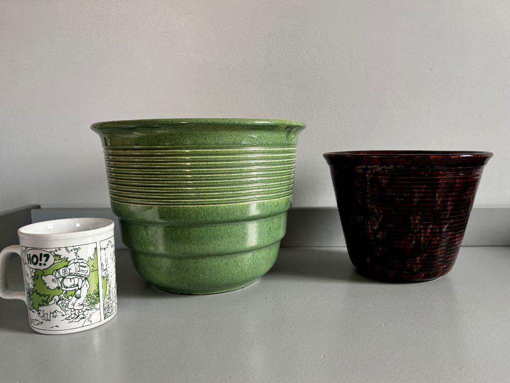 2 x vintage retro bloempot keramiek geribbeld groen bruin, Tuin en Terras, Bloempotten, Rond, Ophalen of Verzenden, Zo goed als nieuw