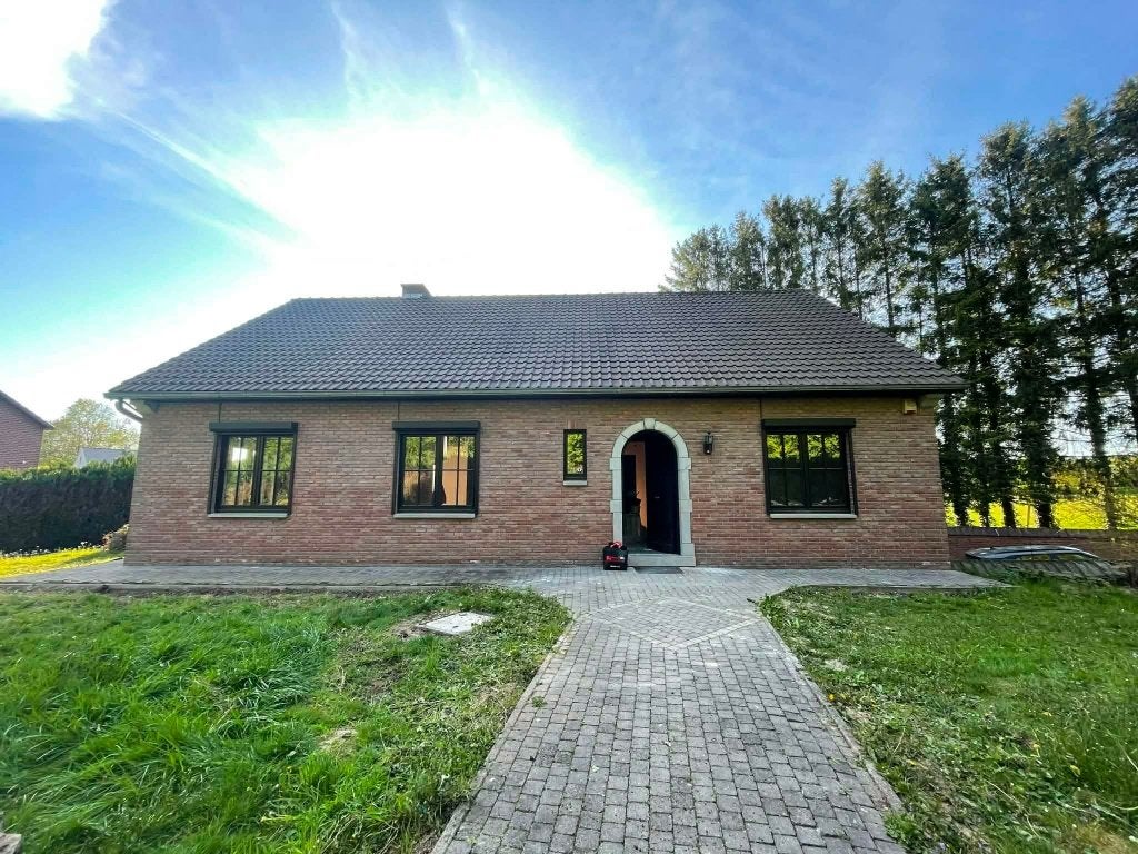 Villa 4 façades plain-pied (5640), 178 m², 500 à 1000 m², Mettet, Maison individuelle