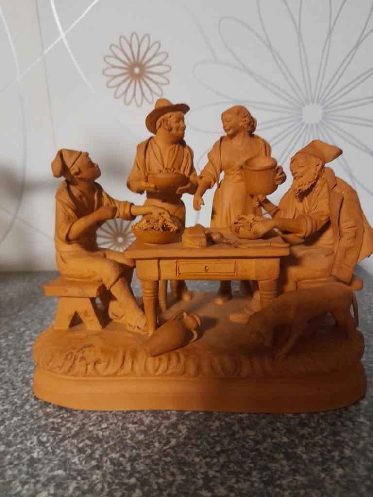Beeld in terracotta, Antiek en Kunst, Ophalen of Verzenden, Natuurlijk materiaal, Beeld, Groep mensen
