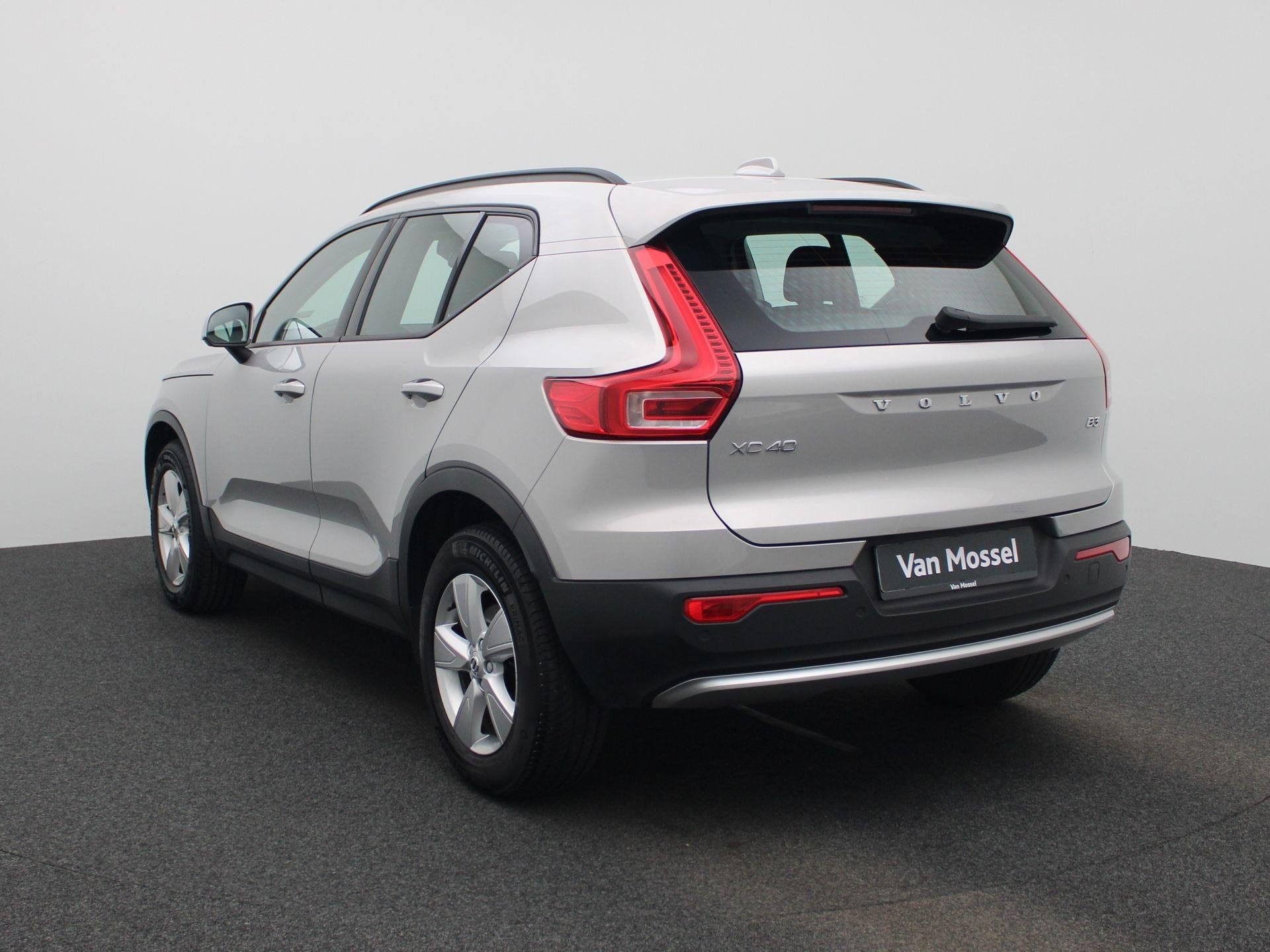 Volvo XC40 B3 Essential DCT (automatique), Autos, Volvo, Argent ou Gris, 5 places, Automatique, 1600 kg