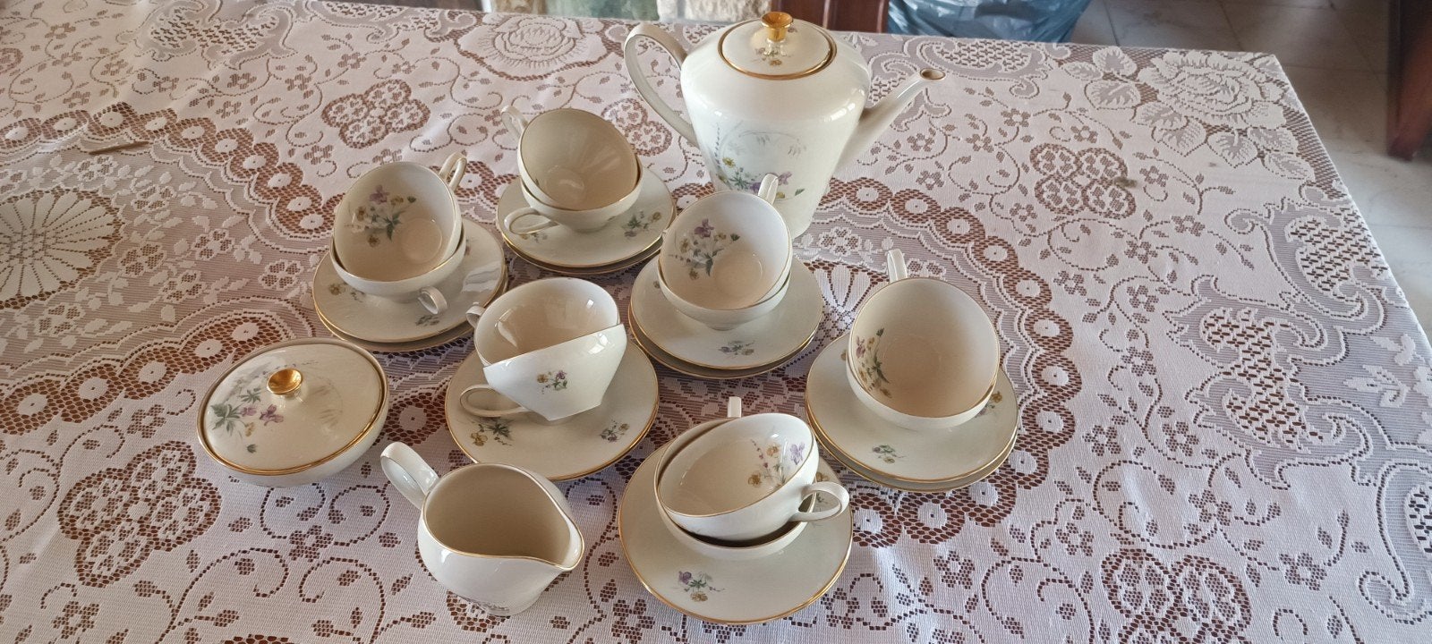 Koffieservies, Enlèvement