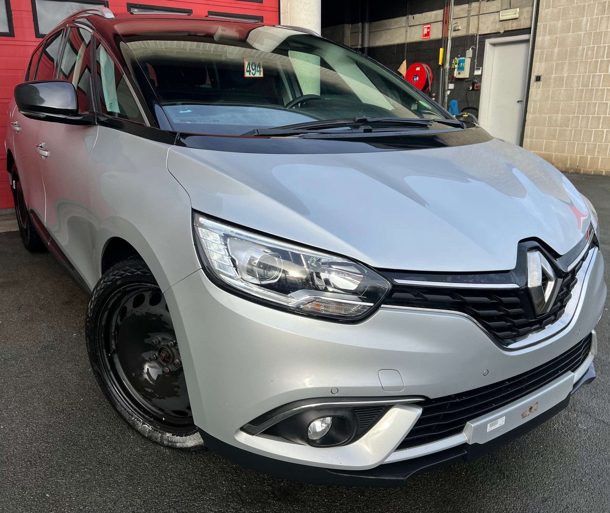 Renault Grand Scénic 1.7 Blue dCi Black Edition + 7 PLACES, Gebruikt, 4 cilinders, 1749 cc, https://public.car-pass.be/vhr/530c54fe-8e75-40cc-8207-0b2a5bb8018f
