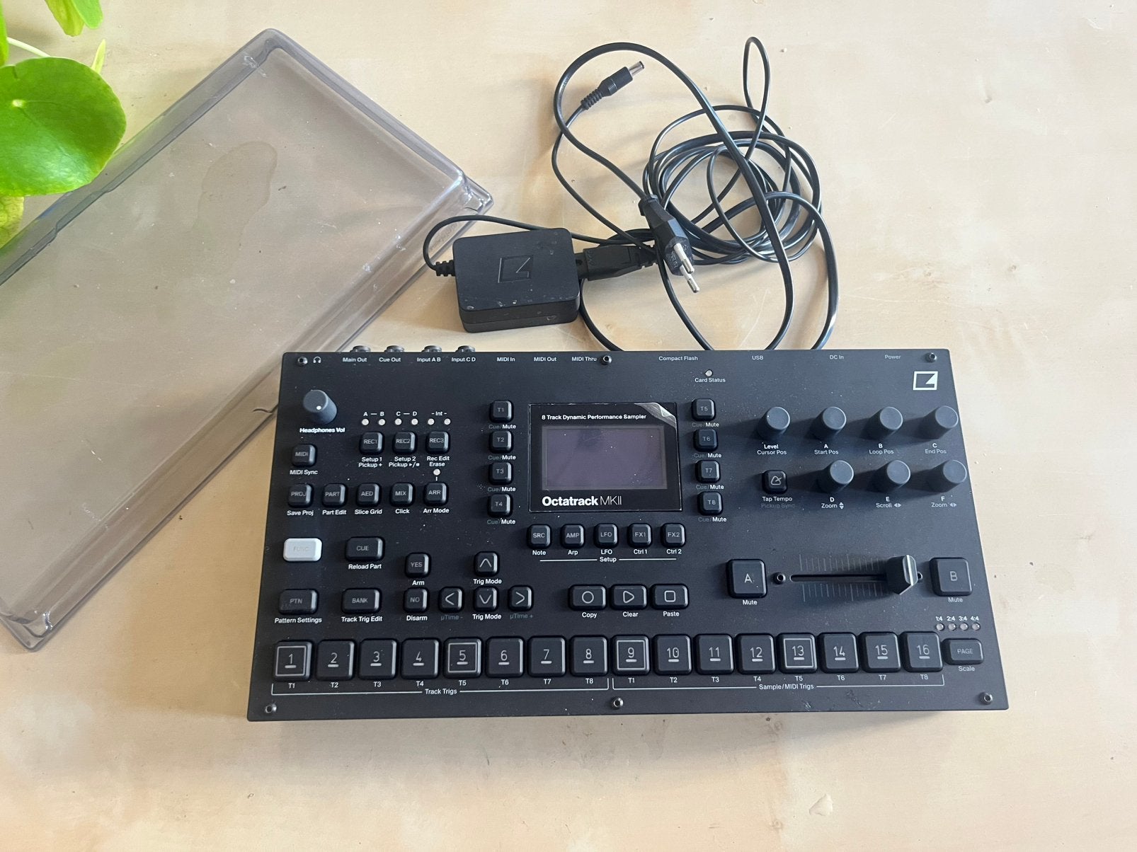 Elektron Octatrack MkII + decksaver - 1 year warranty, Ophalen of Verzenden, Zo goed als nieuw