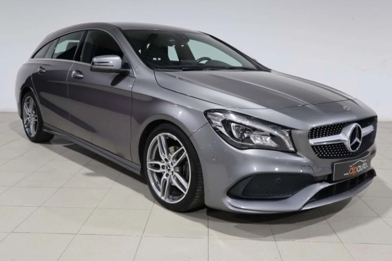 Mercedes-Benz CLA-Klasse 180 CLA 180 AMG Pack (automatique), Autos, Achat, Entreprise, Alcantara, Noir