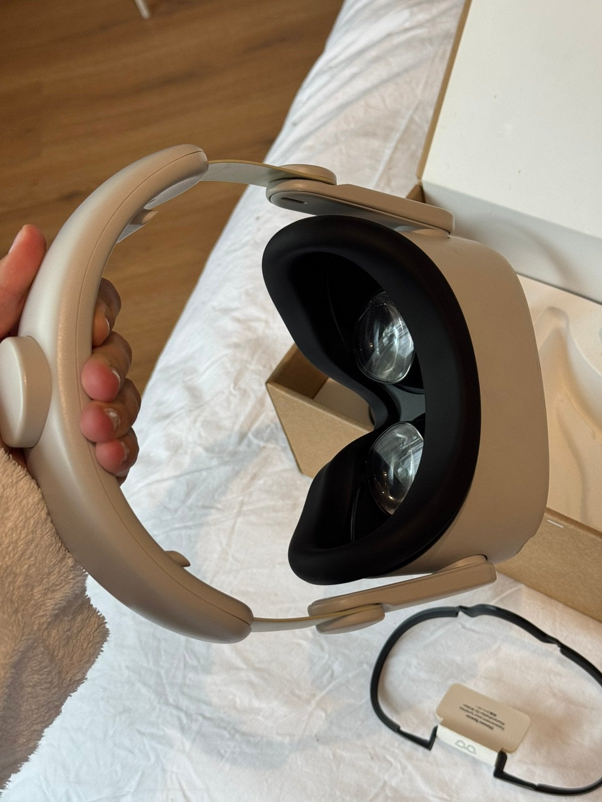 Meta Quest 2 VR Headset + Controllers – Excellent Condition, Consoles de jeu & Jeux vidéo, Virtual Reality, Comme neuf, Lunettes VR