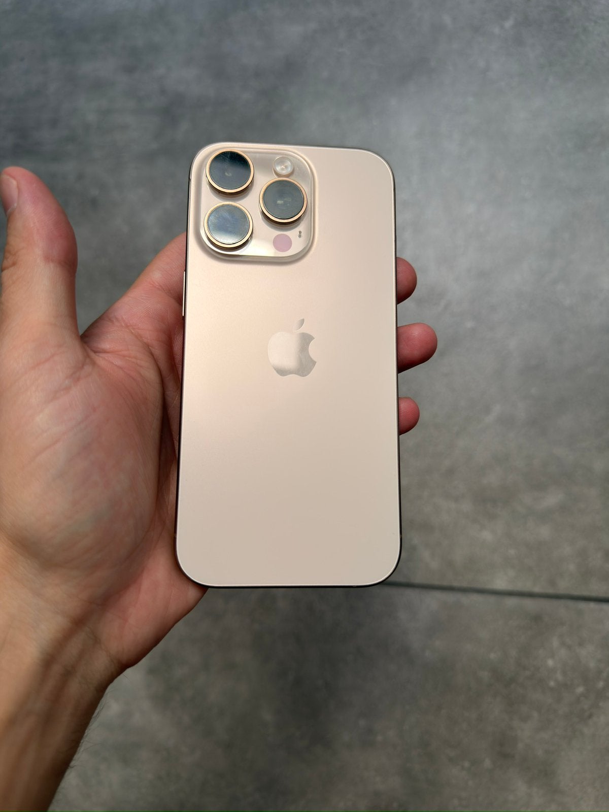 Iphone 16 pro Gold, Enlèvement, Comme neuf, IPhone 16