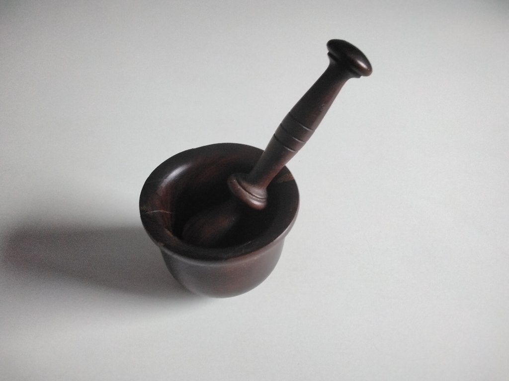 Oude kleine stamper en vijzel in exotisch massief hout, Antiek en Kunst, Ophalen of Verzenden