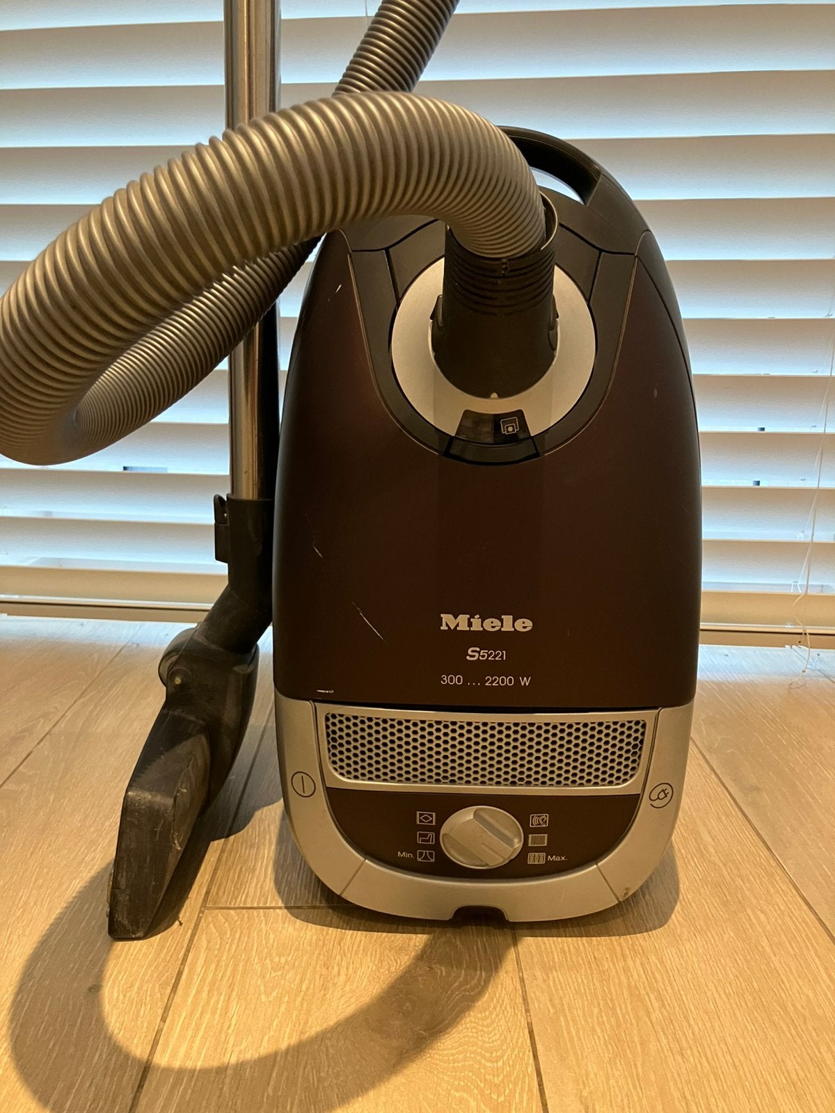 Miele S5221- stofzuiger 2200W, Gebruikt, Miele, 2000 watt of meer, Sledestofzuiger