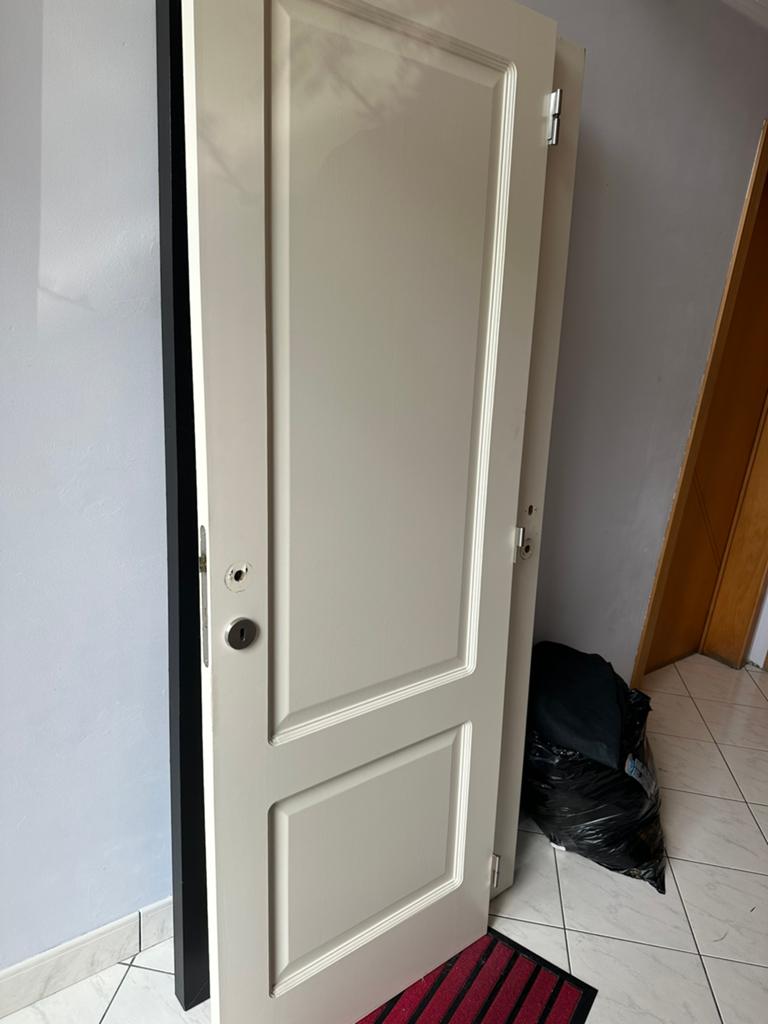Portes pleine en hêtre massif avec clinches et chambranle, Bricolage & Construction, Enlèvement, Comme neuf, Chambranle de porte