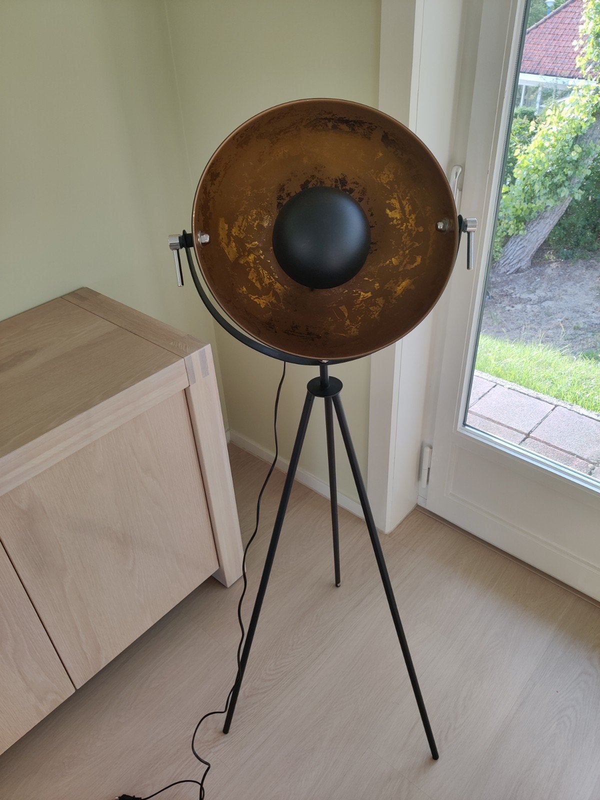 Industriële staanlamp, Ophalen