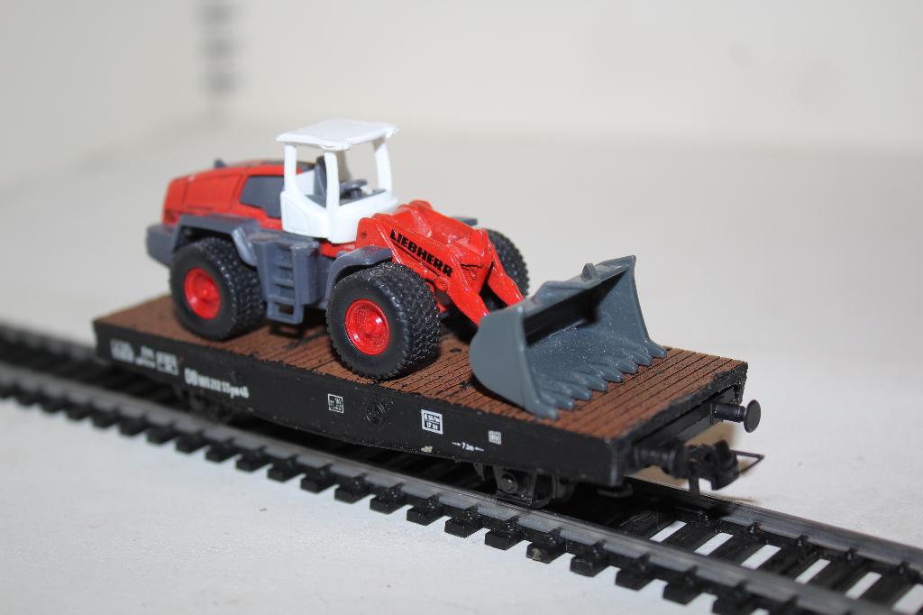 roco ho wagon + bull siku, Hobby & Loisirs créatifs, Trains miniatures | HO, Enlèvement ou Envoi, Wagon, Roco, Courant continu