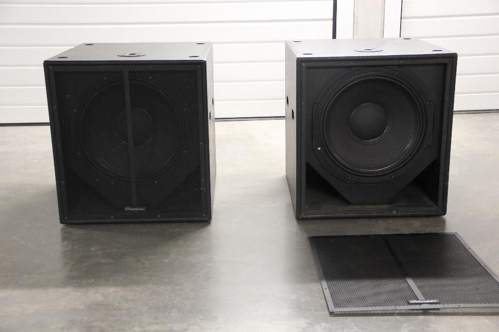2x Pioneer XY-118S 18", Ophalen, 120 watt of meer, Subwoofer