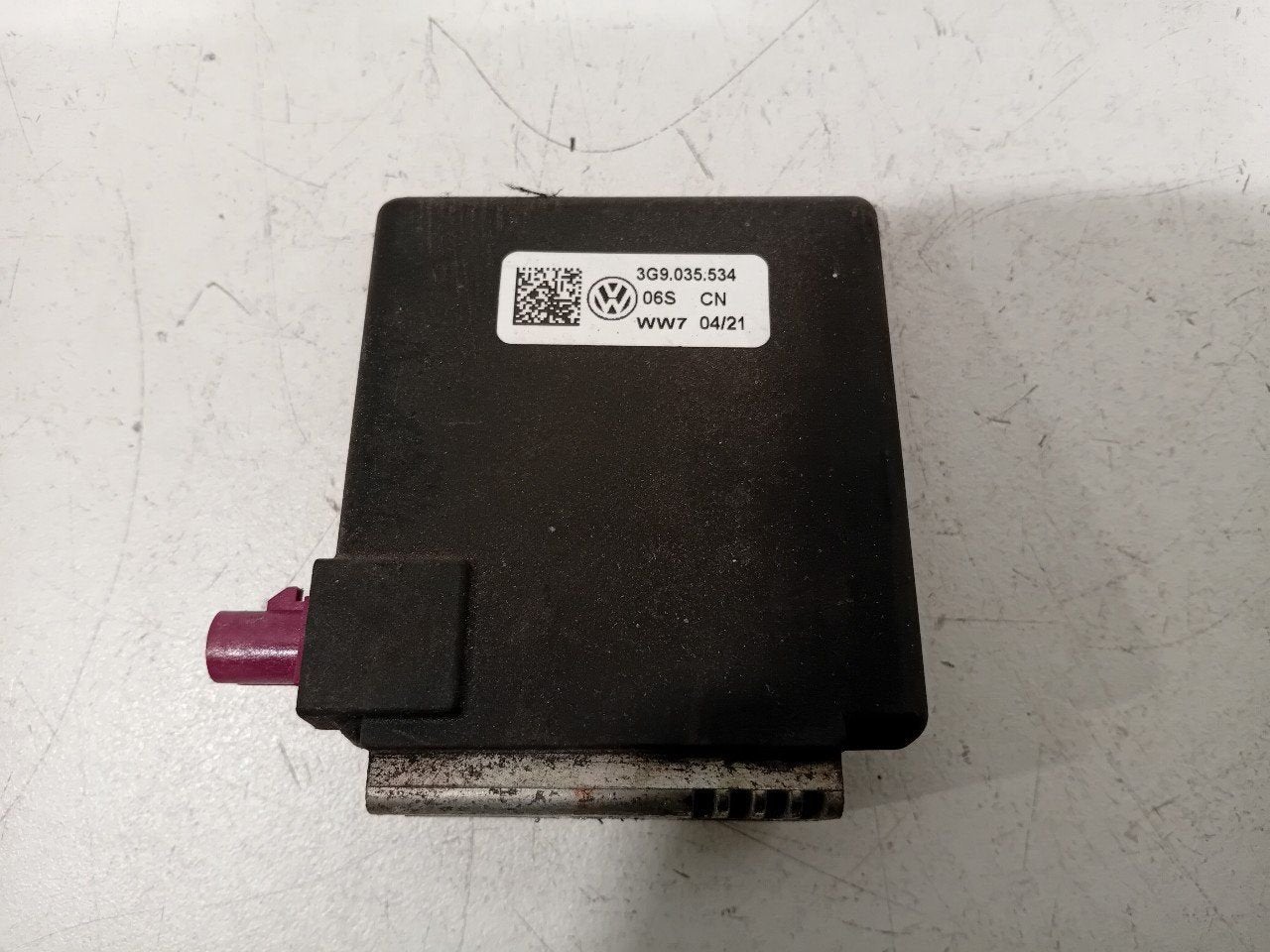 Antenne versterker Volkswagen Passat, Enlèvement ou Envoi, Van der Ven Autorecycling B.V., Onderdelen@venauto.nl, Ettenseweg 76, 4706 PB Roosendaal, The Netherlands