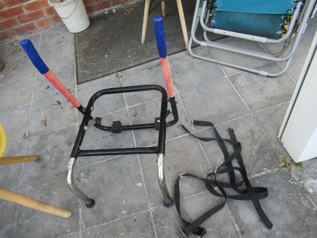 Porte vélos sur hayon 38,5x46 cm bon état, Autos : Divers, Porte-vélos, Enlèvement, Utilisé, Accessoire porte-vélos