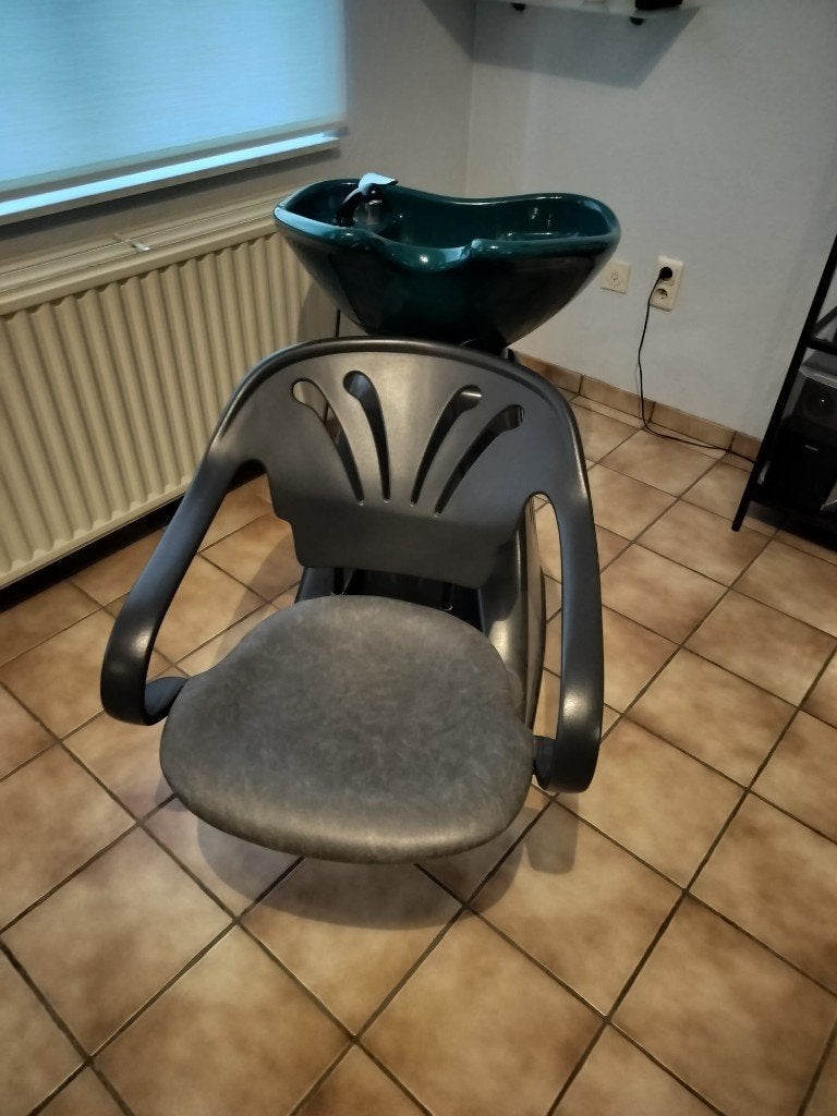 Wasbak kapsalon, Ophalen