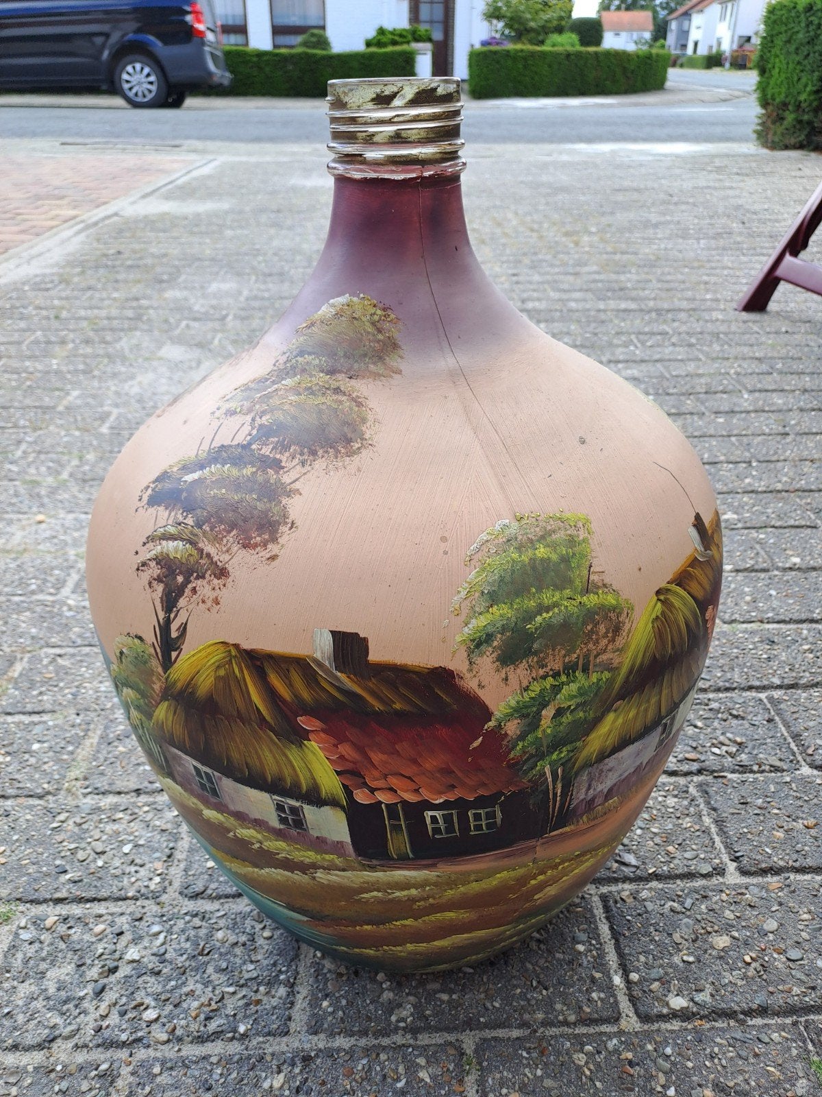 Beau grand vase peint à la main, Enlèvement