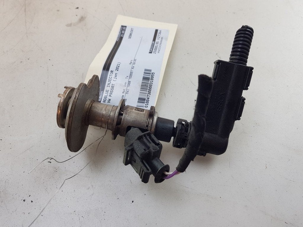ADBLUE INJECTOR Passat Variant (3G5) (|7LA131113A|), Gebruikt, Volkswagen