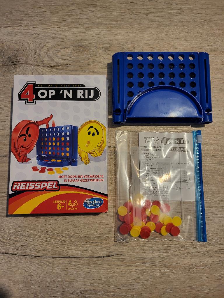 Gezelschapsspel Vier Op Een Rij (reiseditie), Hobby en Vrije tijd, Gezelschapsspellen | Bordspellen, Ophalen of Verzenden