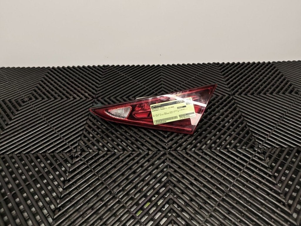FEU ARRIÈRE DROIT Mercedes-Benz C (W206) (|A2069063301|), Mercedes-Benz, Utilisé, Dialog.mb@mercedes-benz.com, Mercedes-Benz AG