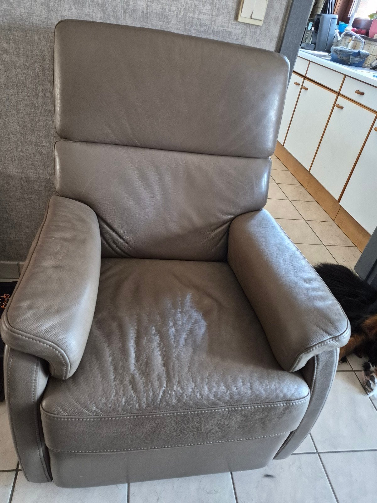 2 x1 persoonzetels , bruin kunststof 1x relax, Huis en Inrichting, Zetels | Complete zithoeken, Ophalen, Kunststof
