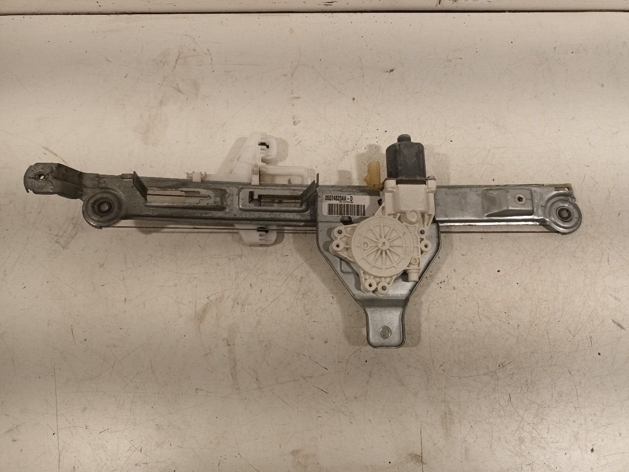 Raammechaniek elektrisch links achter Jeep Compass, Jeep, Onderdelen@venauto.nl, Van der Ven Autorecycling B.V., Ettenseweg 76, 4706 PB Roosendaal, The Netherlands