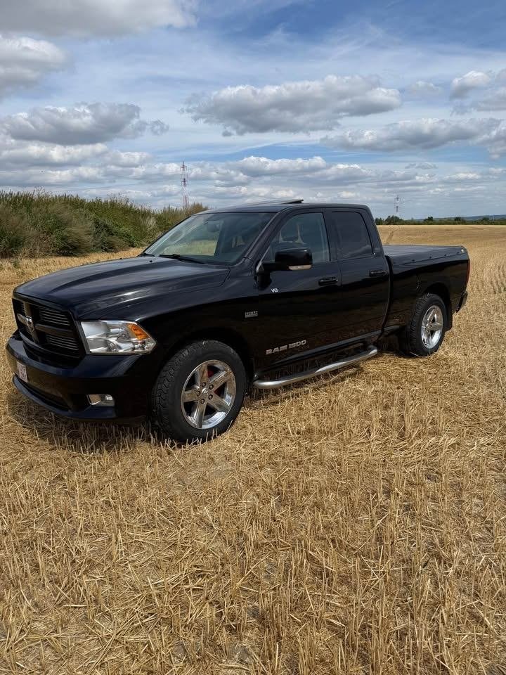 DODGE RAM 1500 5.7L V8 HEMI LARAMIE, Autos, Dodge, Cuir, Achat, Noir, 5700 cm³