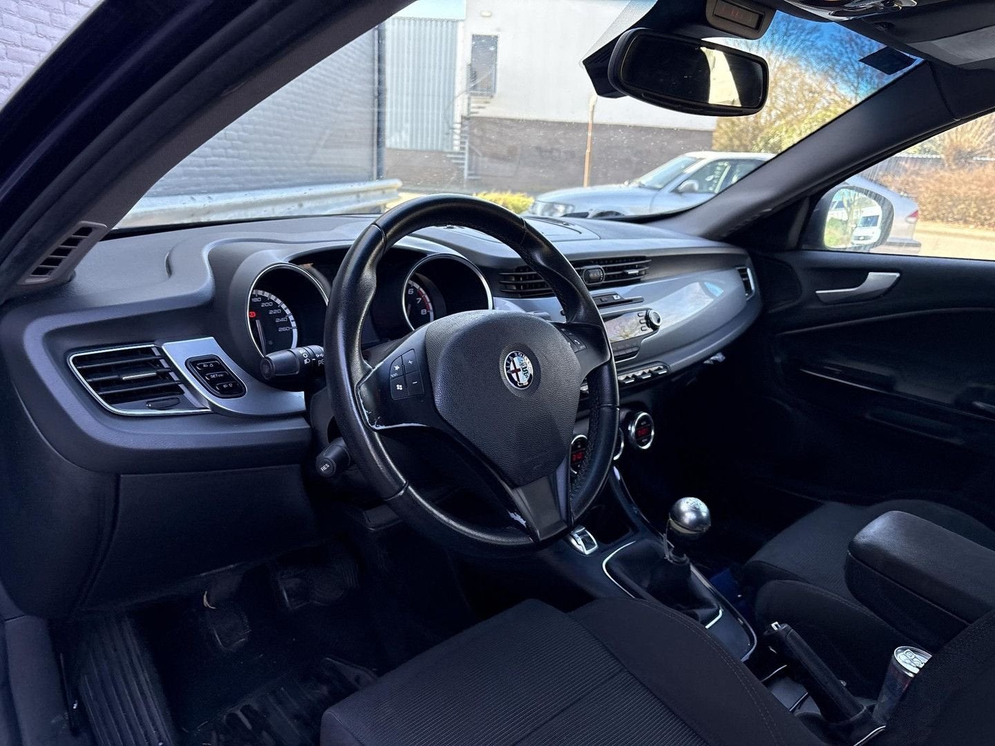 Alfa Romeo Giulietta 1.4 T Distinctive | Climate | Cruise |, Zwart, Blauw, Bedrijf, Start-stop-systeem