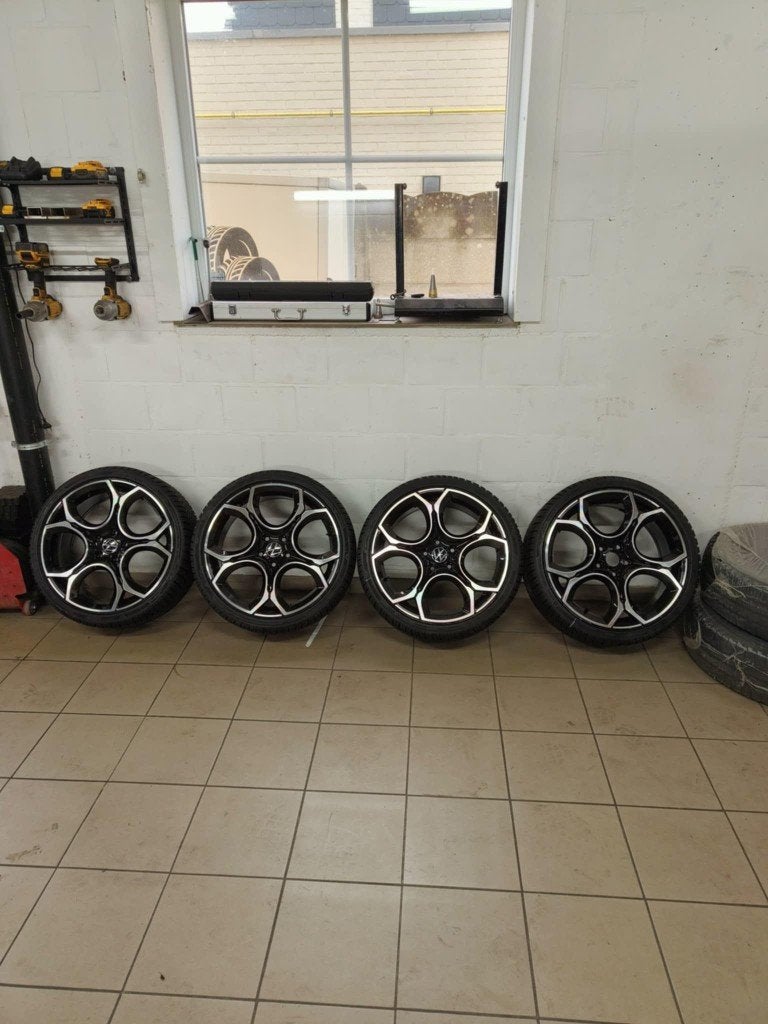 Complete set winterwielen VW Golf 8/8.5 GTI 19" TOPSTAAT, Autos : Pièces & Accessoires, Pneus & Jantes, Pneus et Jantes, Pneus hiver