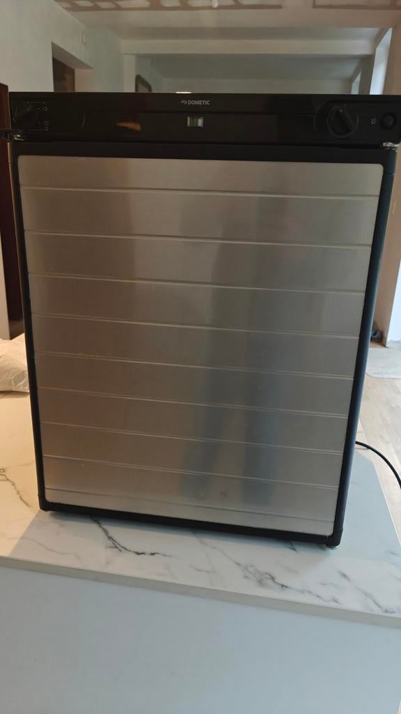 Dometic RF60KF koelkast elektrisch en gas (caravan, camper), Elektronische apparatuur, Koelkasten en IJskasten, Ophalen