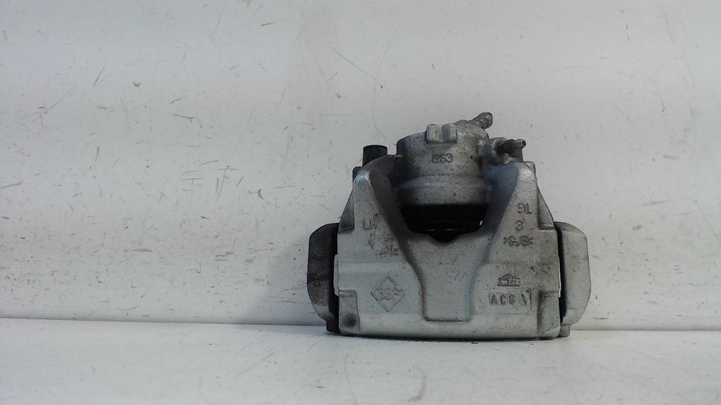 Remklauw links voor Renault Captur, Onderdelen@venauto.nl, Van der Ven Autorecycling B.V., Ettenseweg 76, 4706 PB Roosendaal, The Netherlands