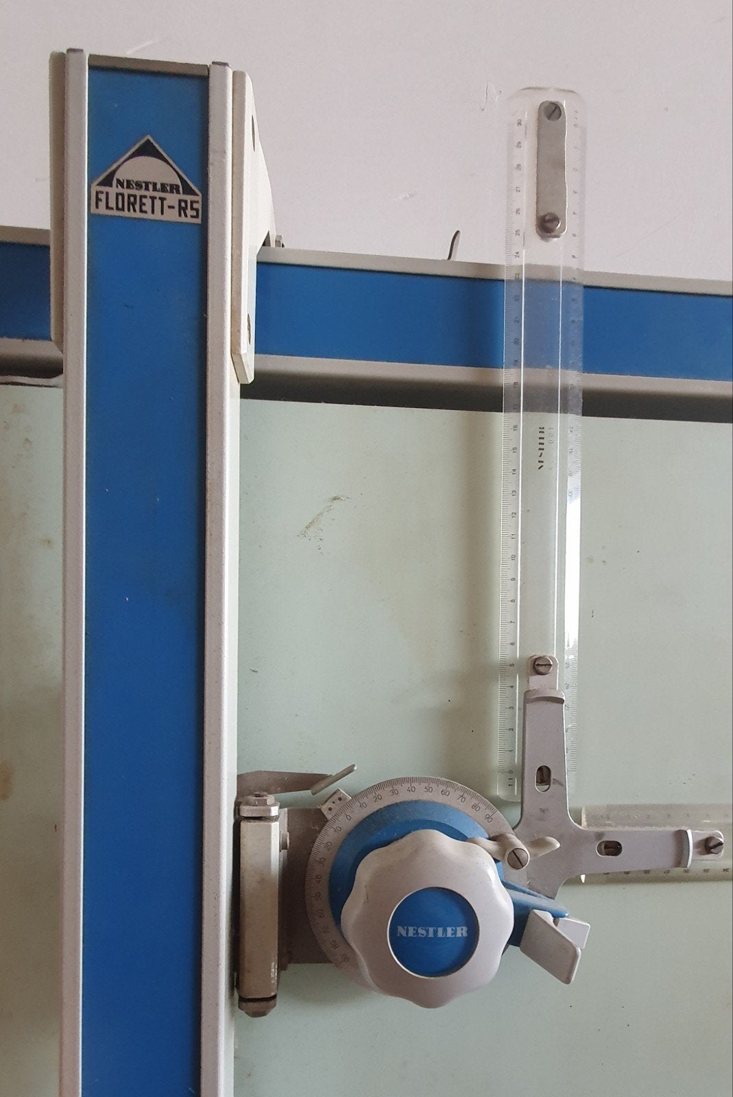 Compacte tekentafel nestler 68x80 met voet, Ophalen, Gebruikt