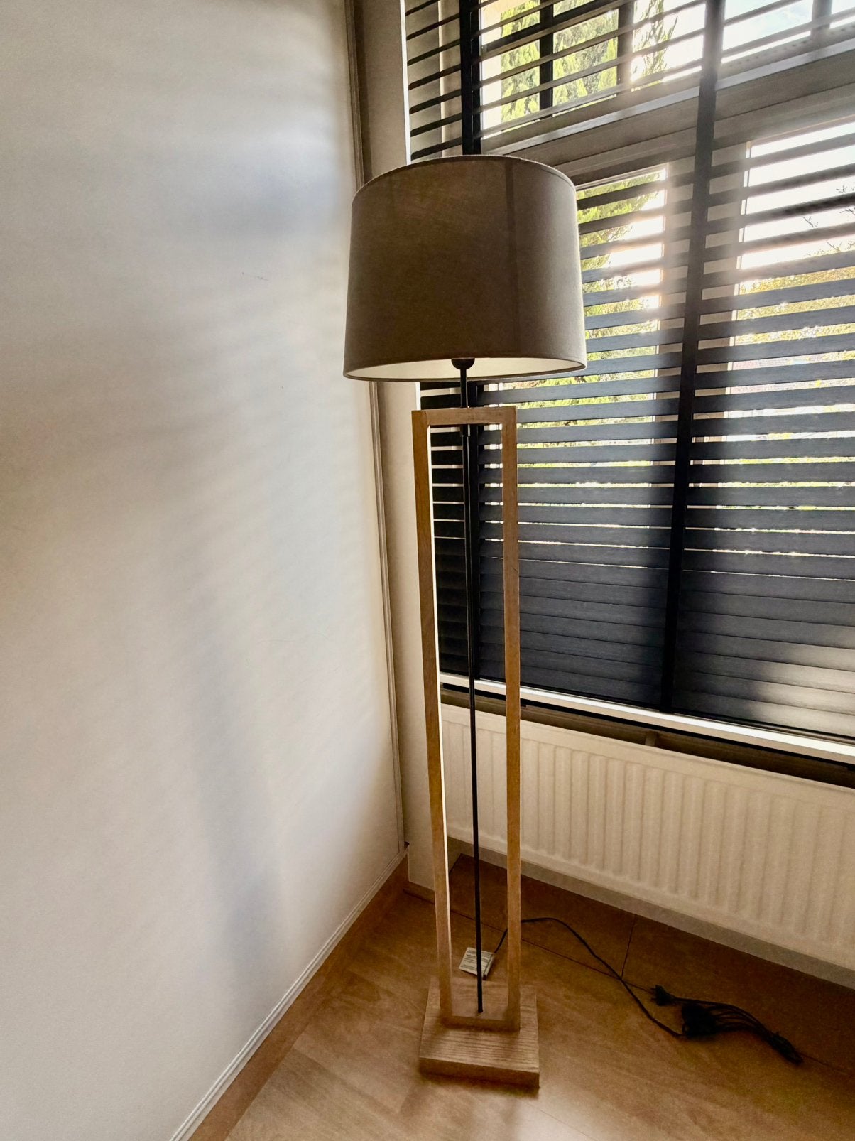 Vloerlamp van eikenfineer, Ophalen, E27 (groot), Zo goed als nieuw, 150 tot 200 cm
