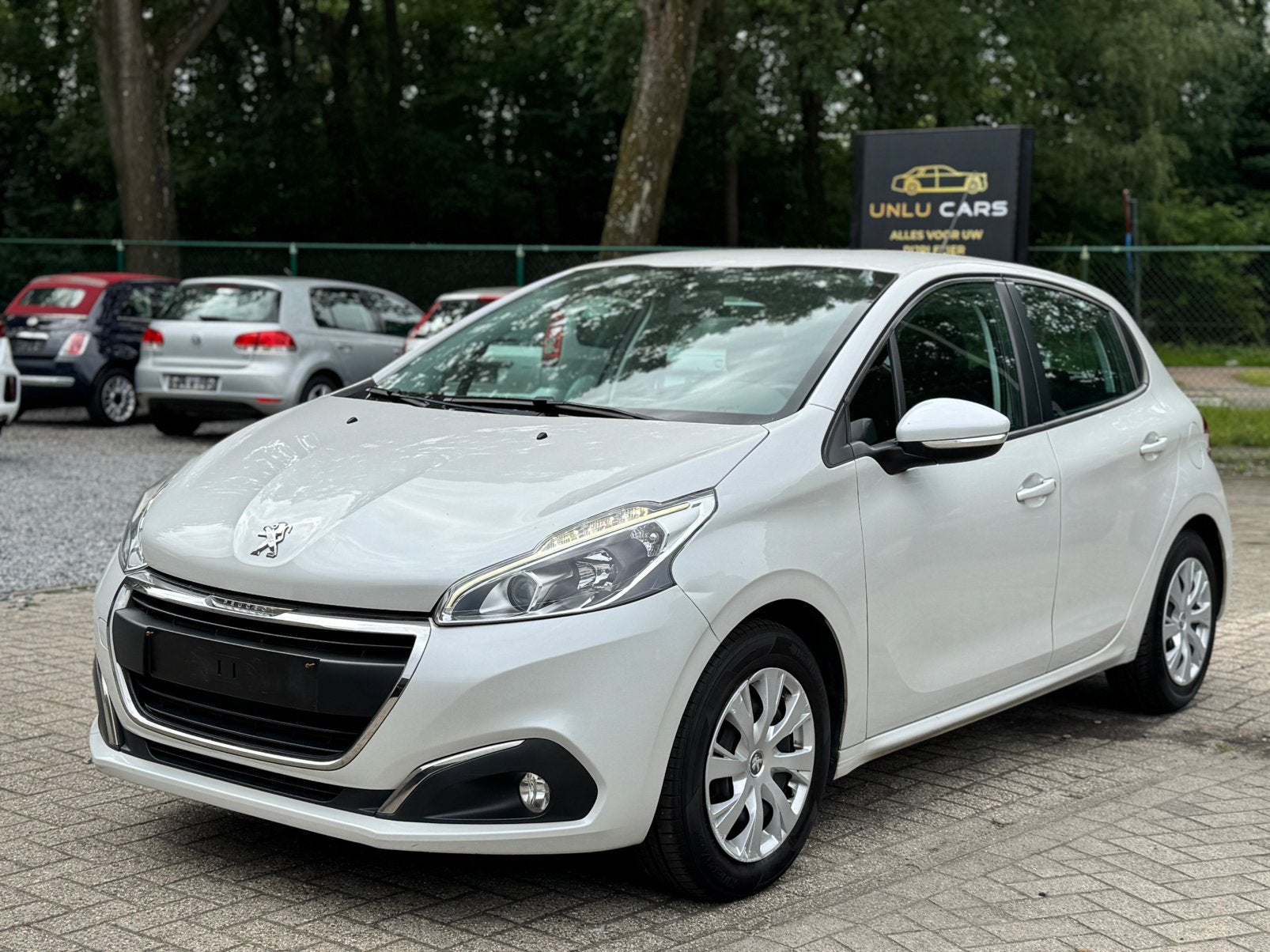 PEUGEOT 208 1.2 BENZINE 2017, Stof, Euro 6, 1198 cc, Wit