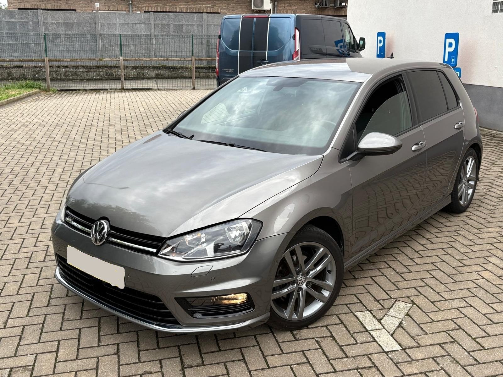 Volkswagen Golf 1.6 Tdi R Line 82000 km Euro 5, Auto's, Voorwielaandrijving, Euro 5, Stof, Zwart