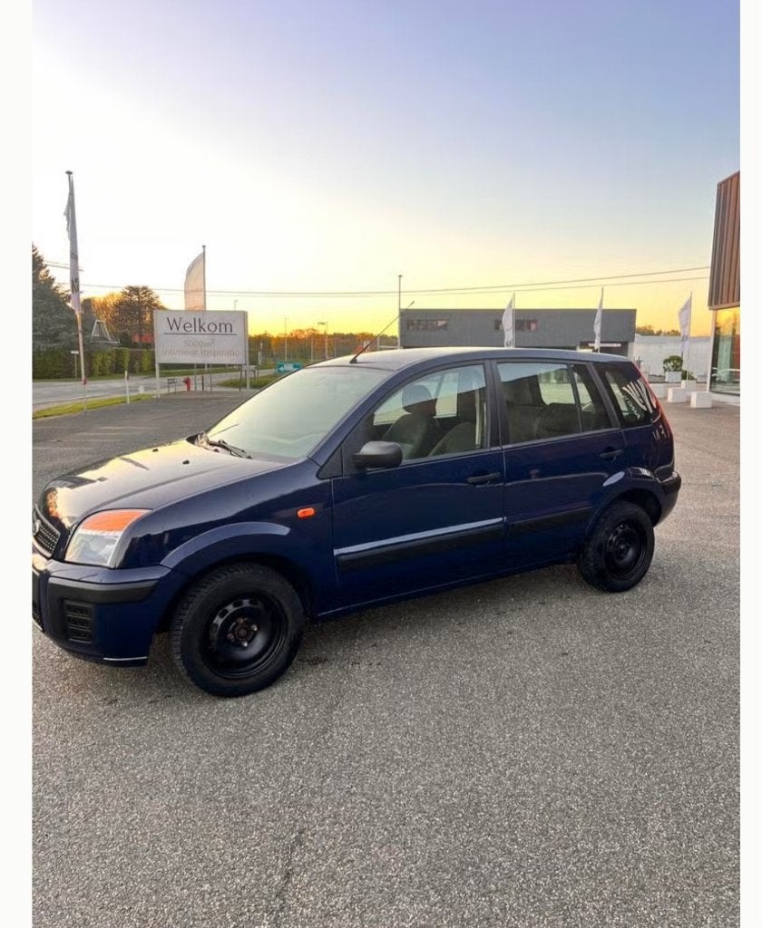 Ford Fusion (2008) — 120 000 km — Entrée haute, Fusion, Noir, 5 portes, Particulier
