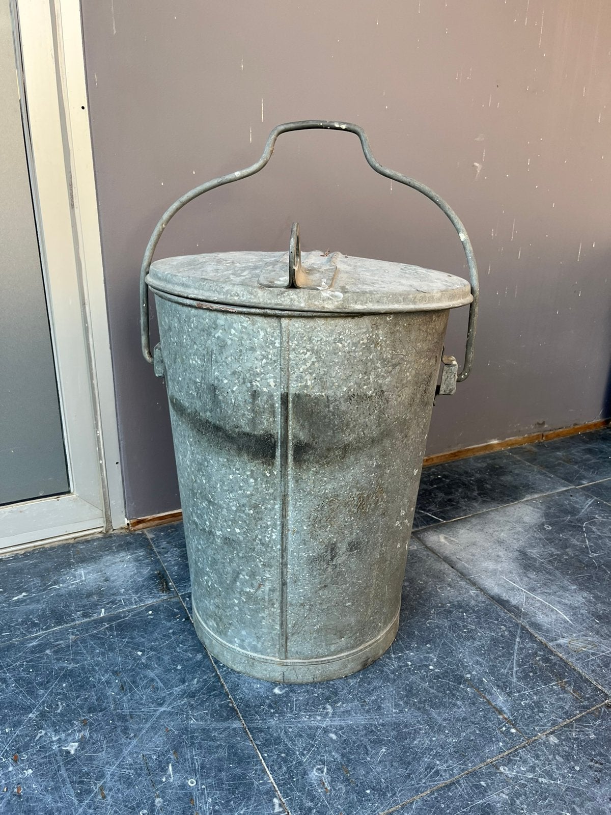Oude metalen vuilbak van Rotselaar, Ophalen, Gebruikt
