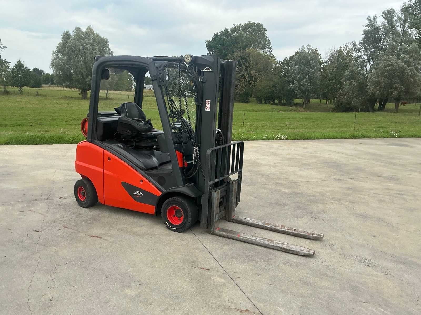 Élévateur Linde H18T avec fourches à cellules de pesée, Articles professionnels, LPG, Chariot élévateur, Linde