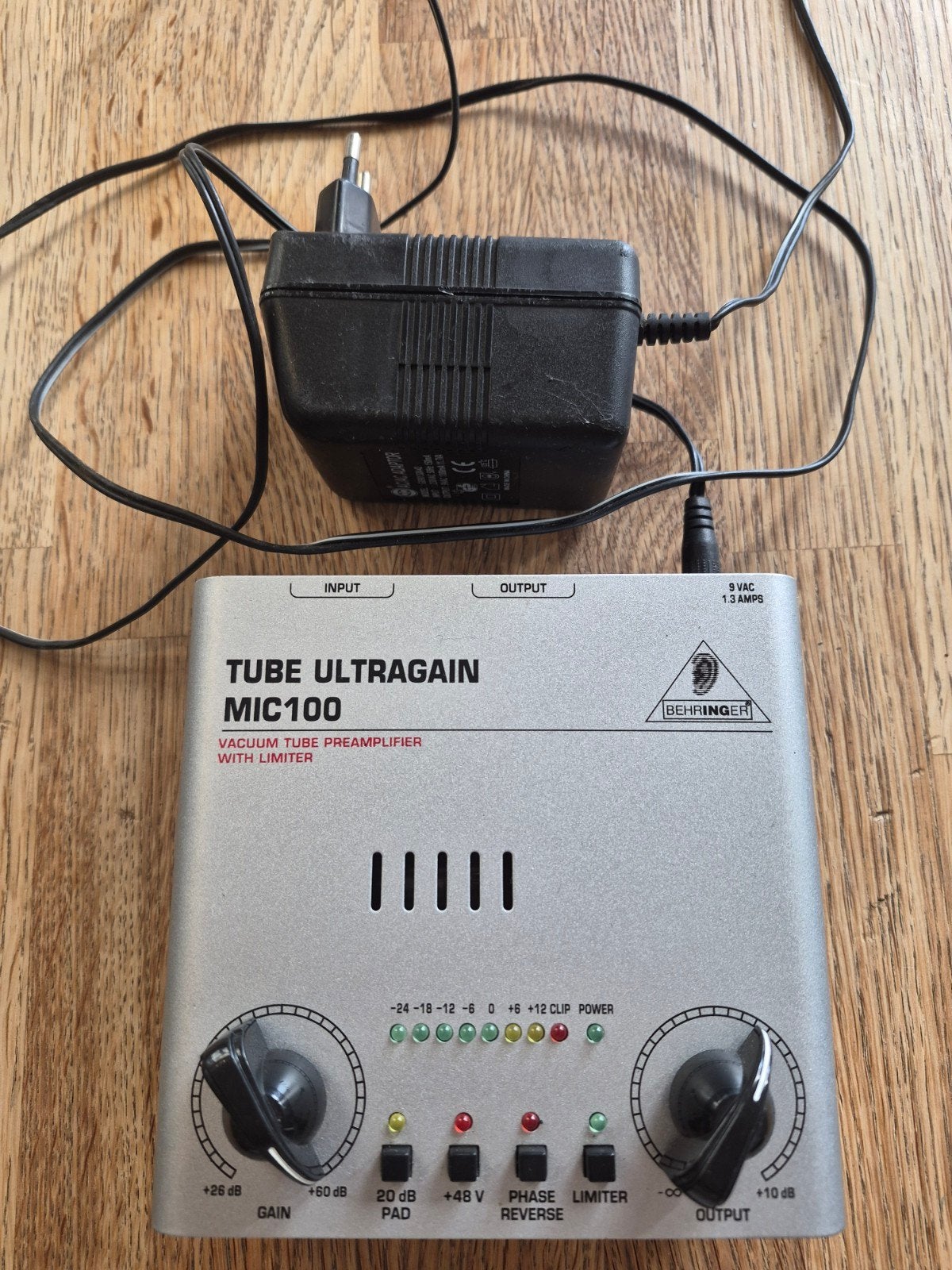 Behringer Tube Ultragain MIC100 – préampli micro à lampe, Audio, Tv en Foto, Ophalen, Overige typen