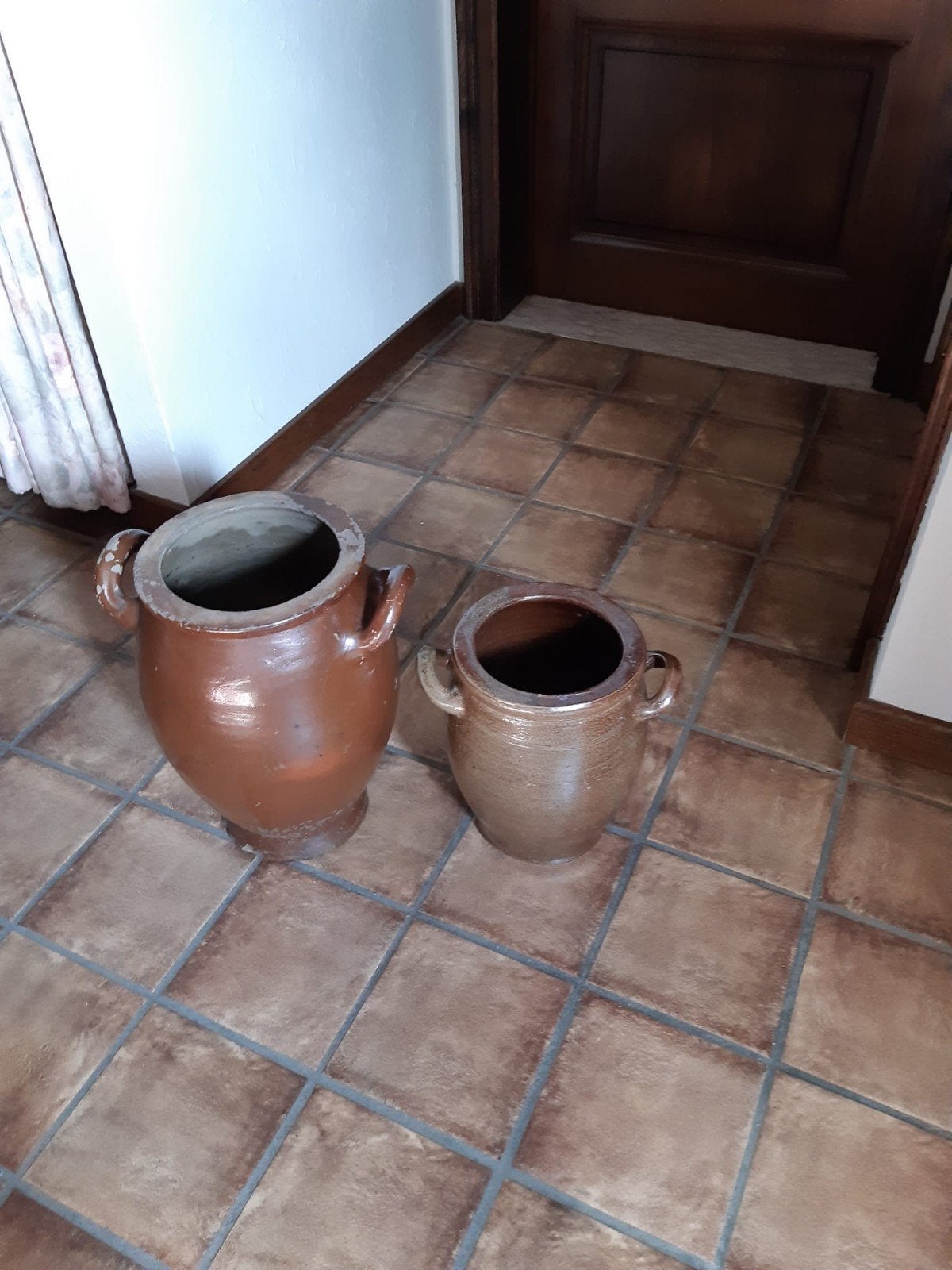 2 bruine botervaten, Tuin en Terras, Ophalen, Steen, Gebruikt, Minder dan 60 cm