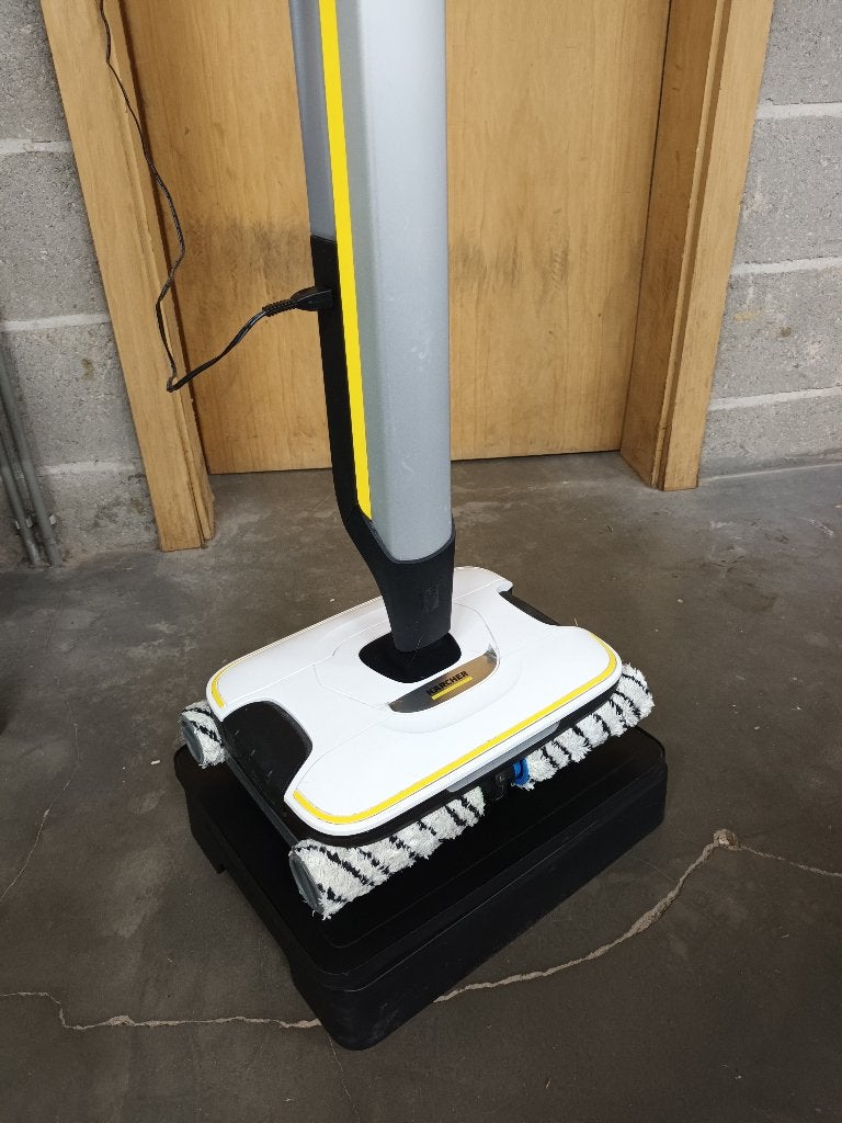 Karcher vloerreiniger, Huis en Inrichting, Schoonmaakartikelen, Ophalen, Schoonmaakmiddel