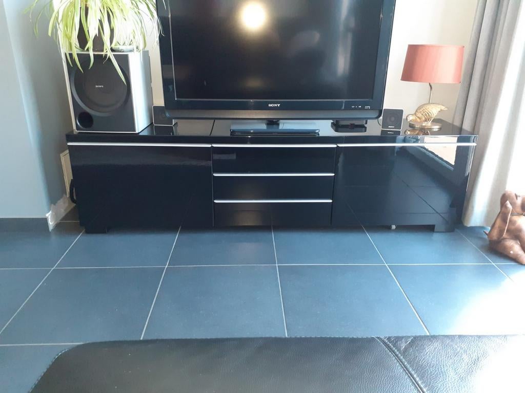 Zwarte tv kast in hoogglans, Maison & Meubles, Armoires | Mobilier de télévision, Enlèvement