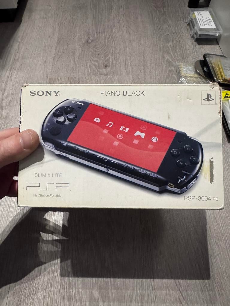 Psp 3000 slim met doos nieuwstaat!, Verzenden